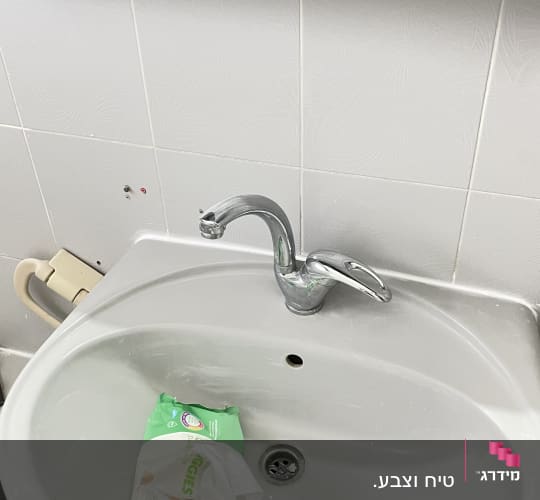 כיור עם ברז 